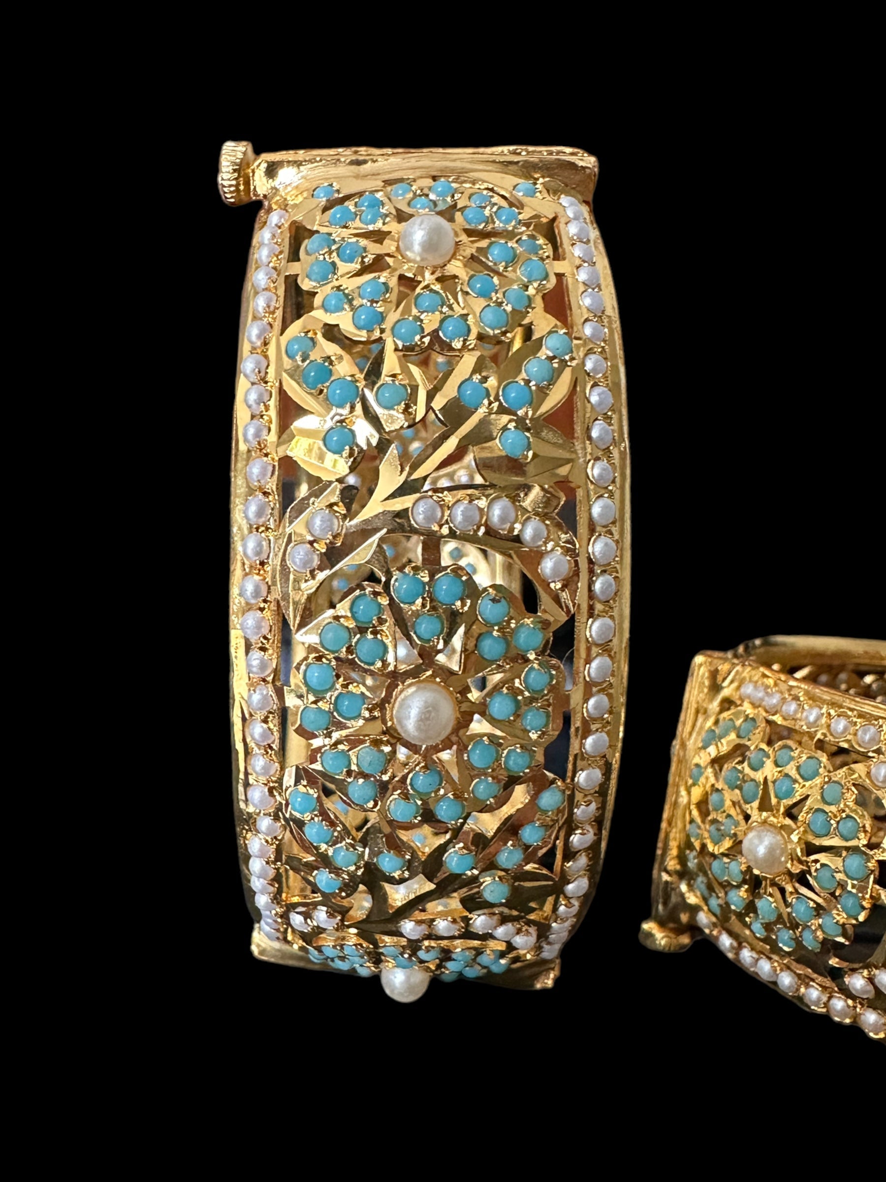 B172Alea Jadau bangles in turquoise pearls ( SHIPS IN 4 WEEKS )