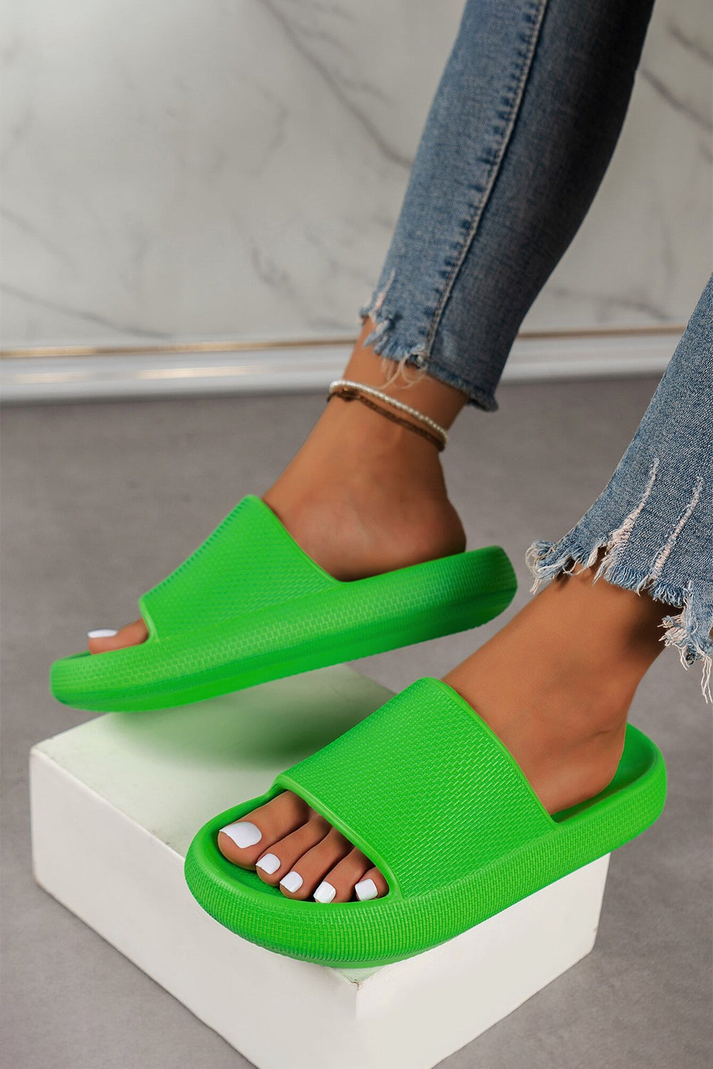 Beige Solid Non-slip Wide Band Thick Sole Slippers