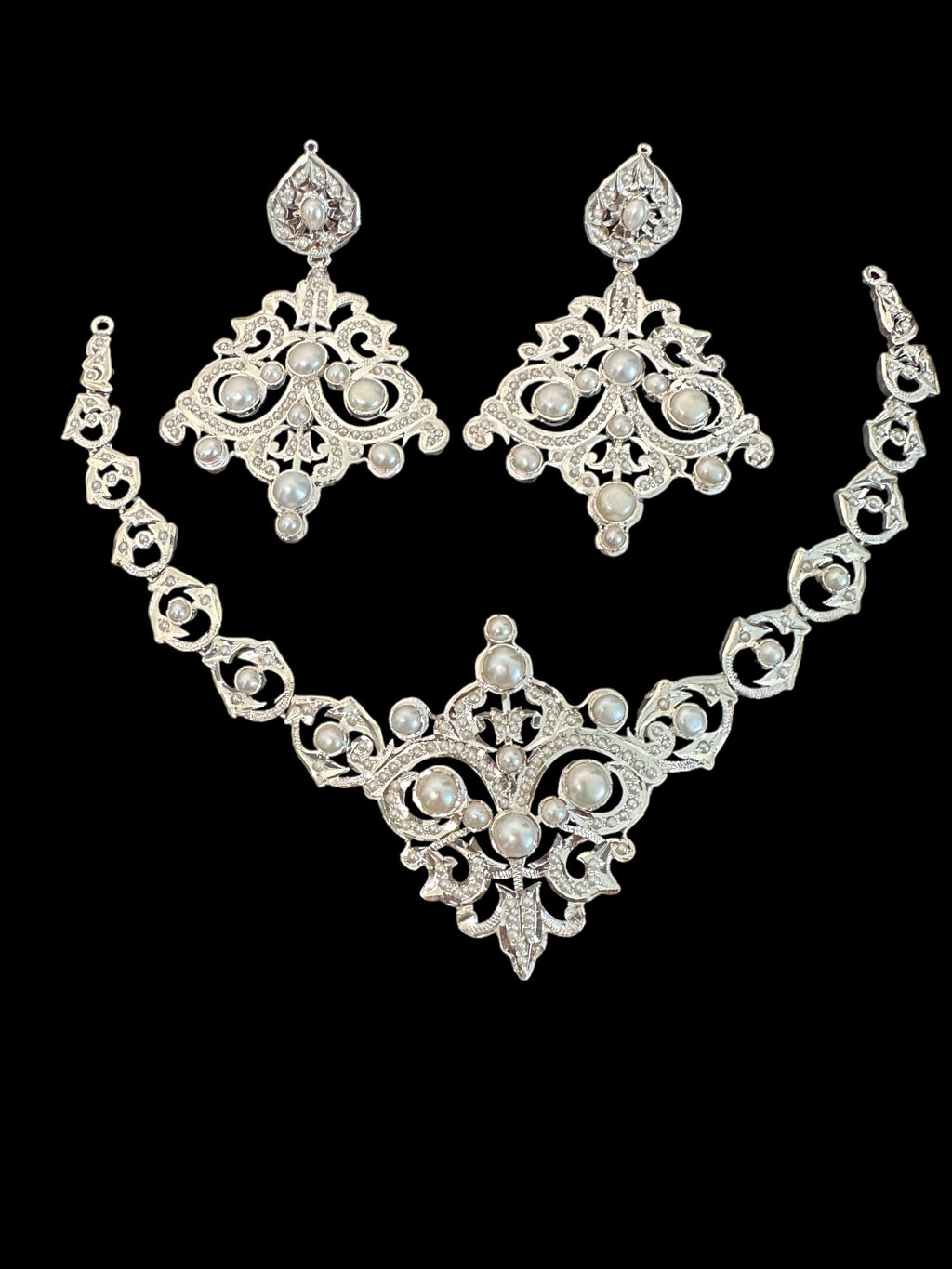 92.5 silver necklace set with fresh water pearls  ( READY TO SHIP )