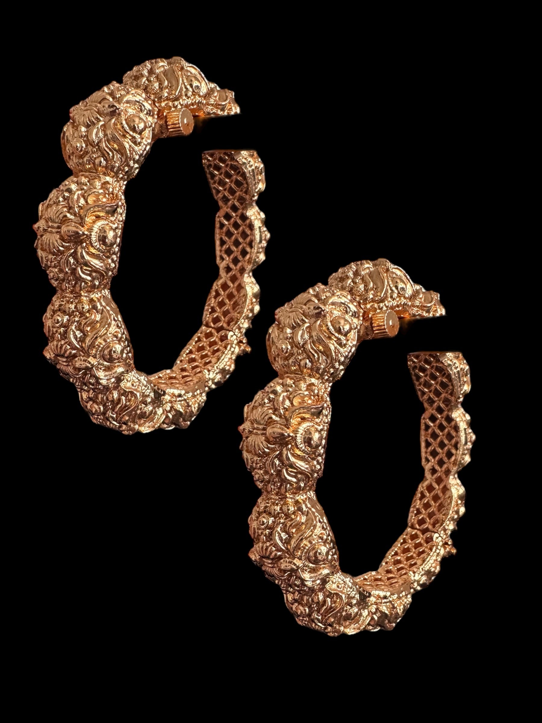 B812 Antique gold plated bangles - openable ( 2.4//2.6) ( READY TO SHIP )