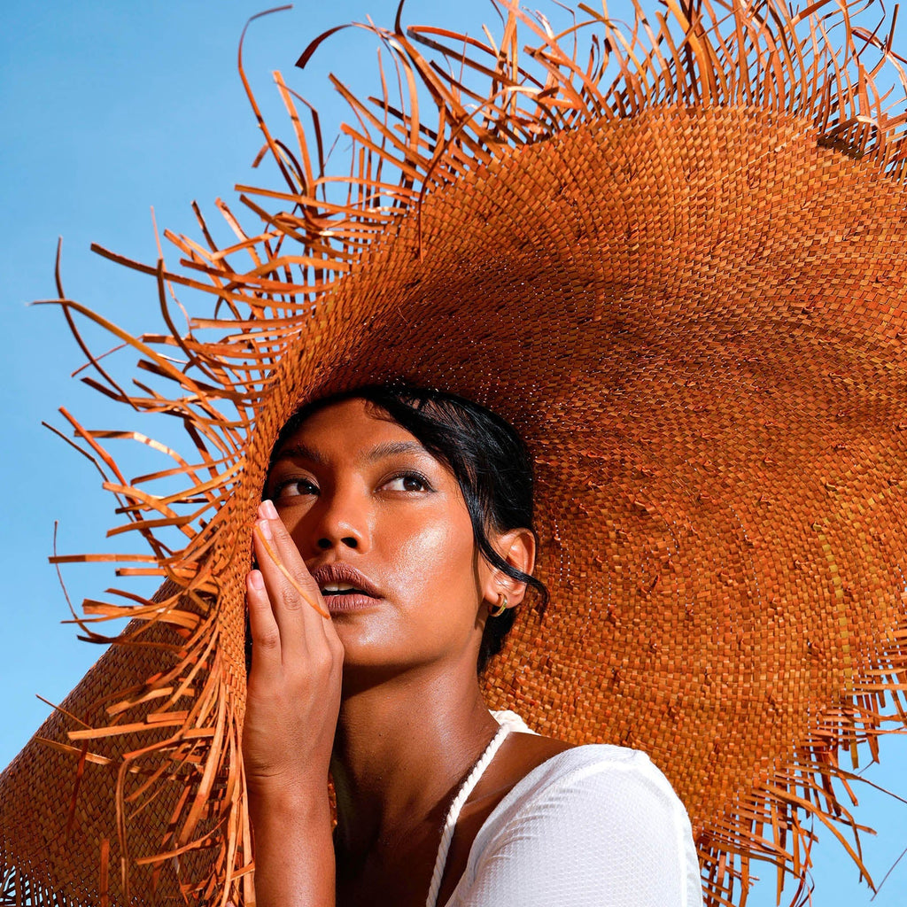 AMORA Oversized Woven Straw Hat in Burnt Caramel