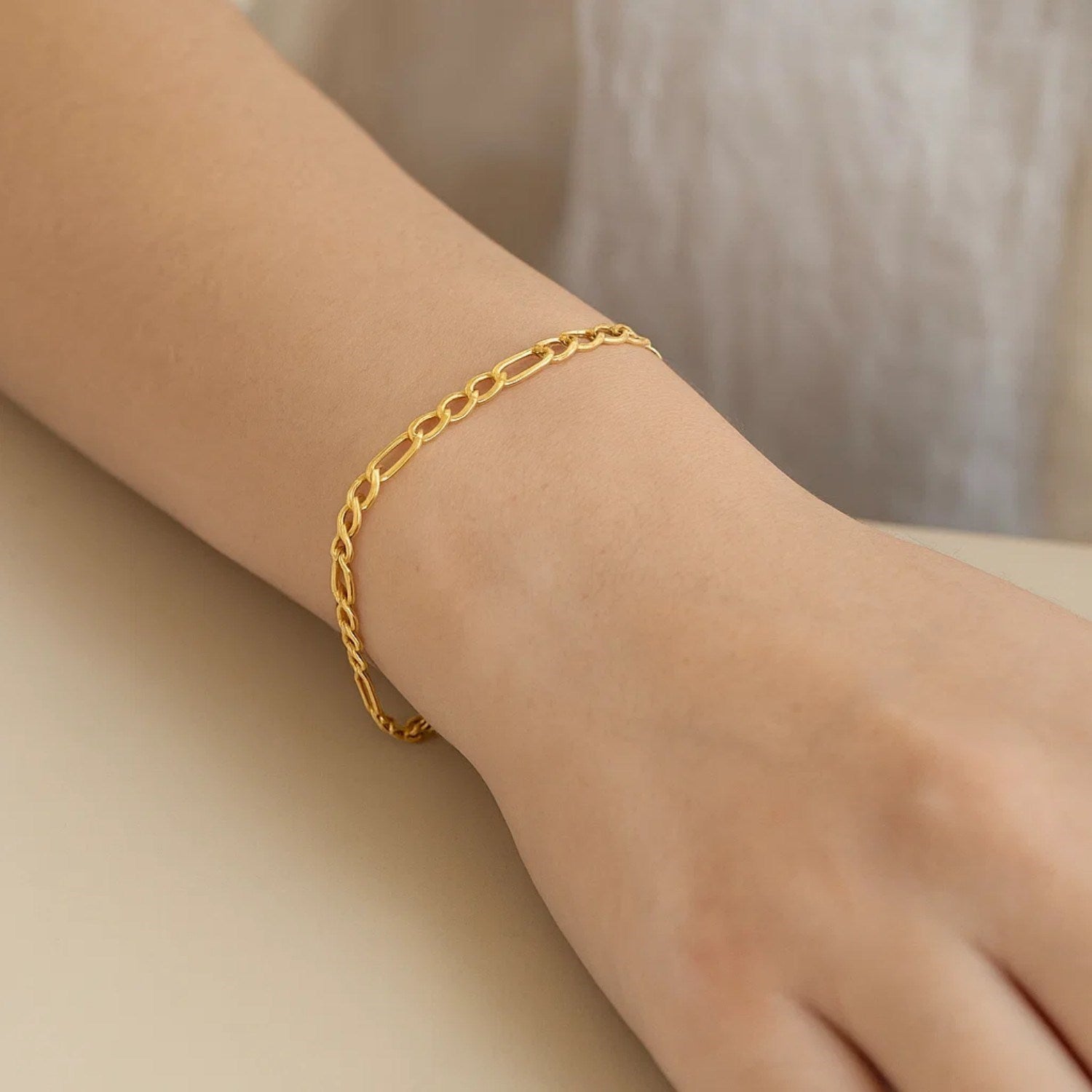 14k Yellow Gold Lite Figaro Bracelet (4.70 mm)