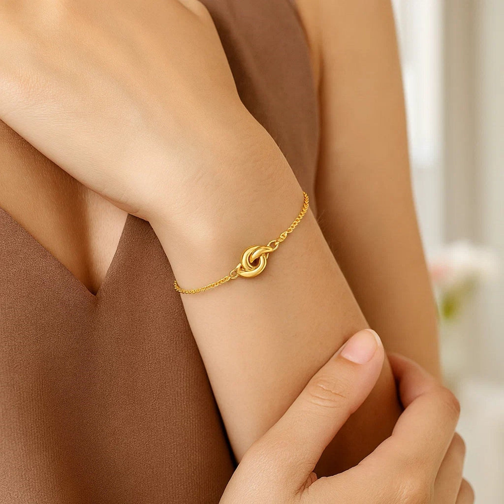 14k Yellow Gold Chain Bracelet with Polished Knot (7.50 mm)