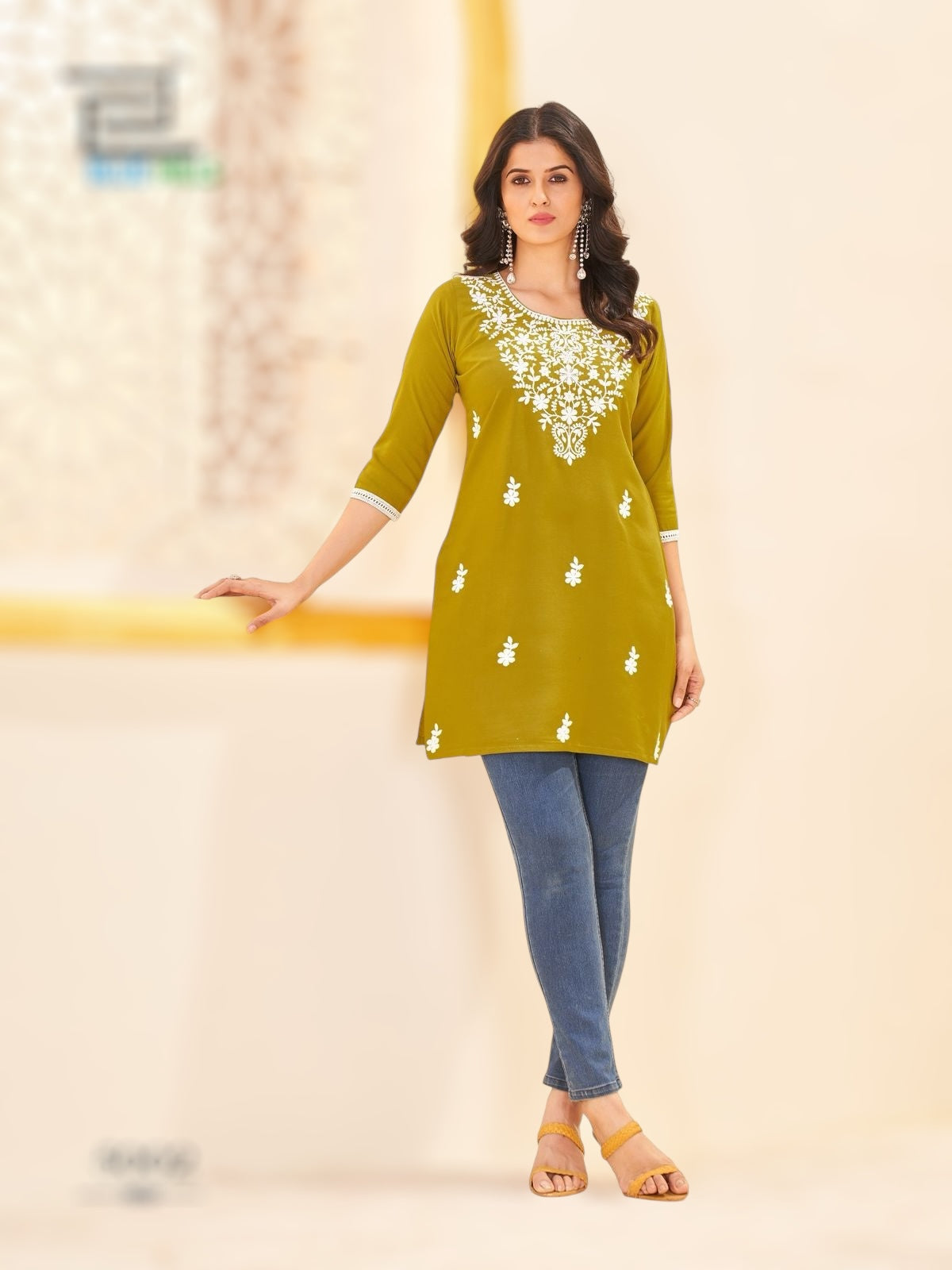 Arushi: rayon short Kurtis