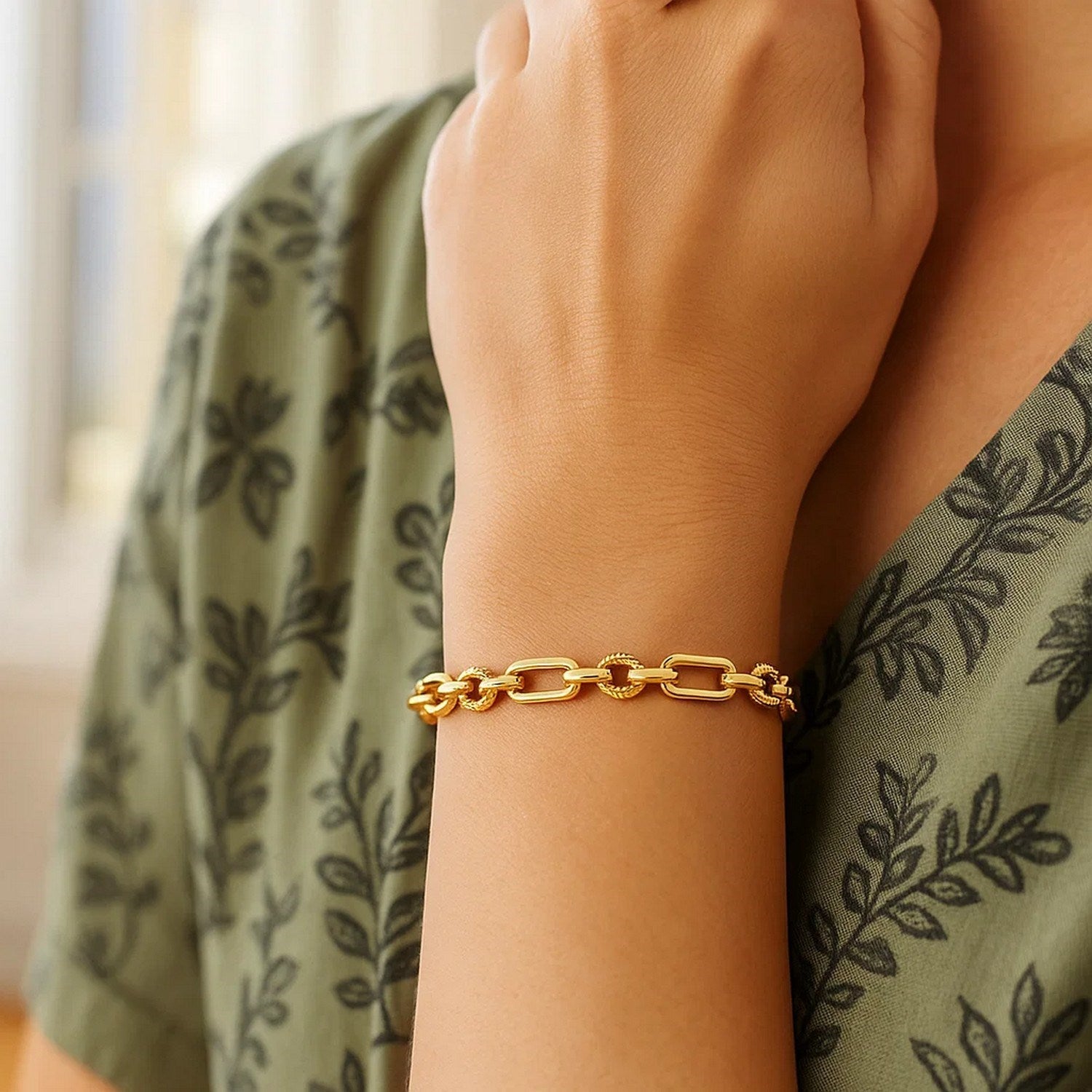 14k Yellow Gold Polished and Textured Link Bracelet (6.30 mm)