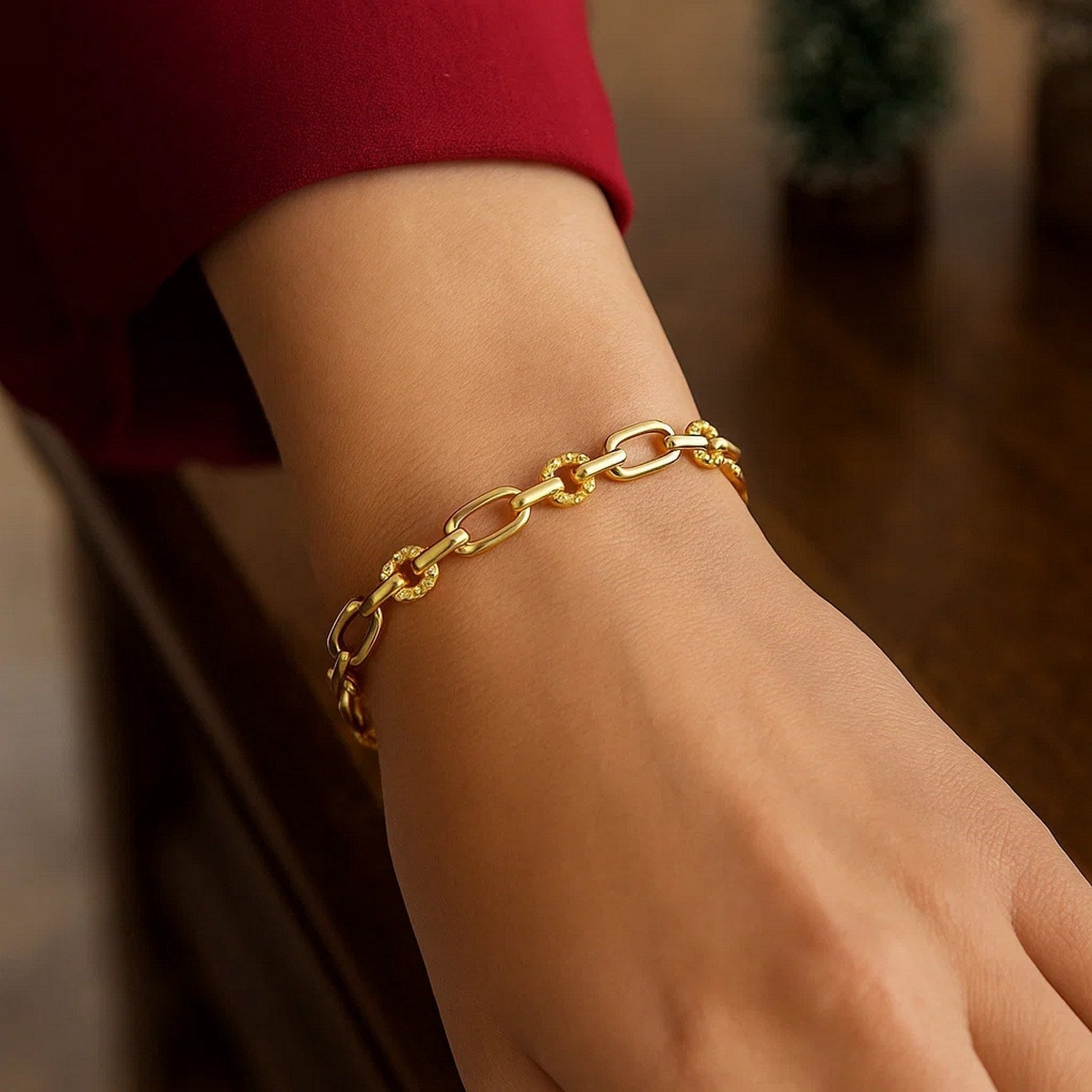 14k Yellow Gold Polished and Textured Link Bracelet (6.30 mm)