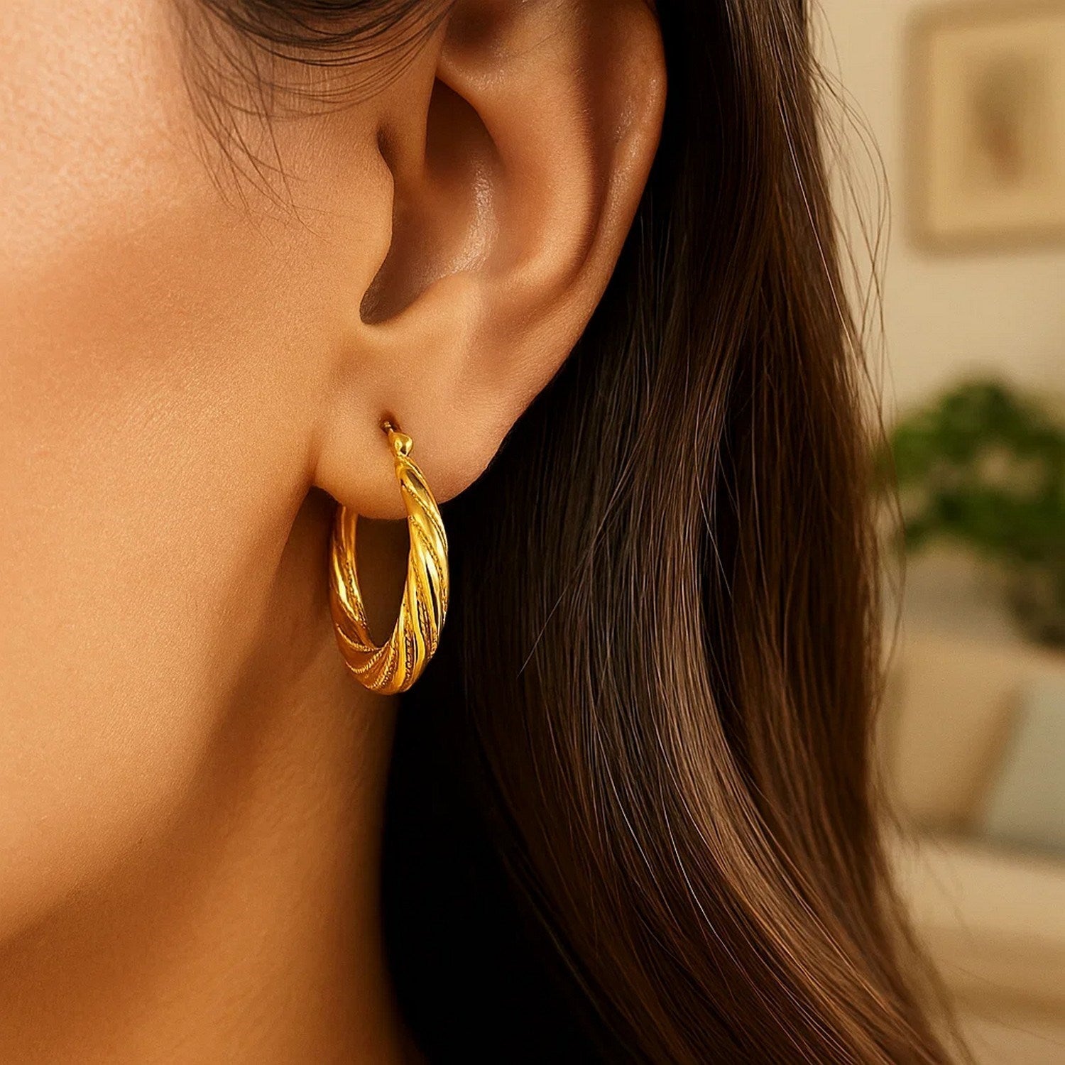 10k Yellow Gold Textured Graduated Twist Hoop Earrings