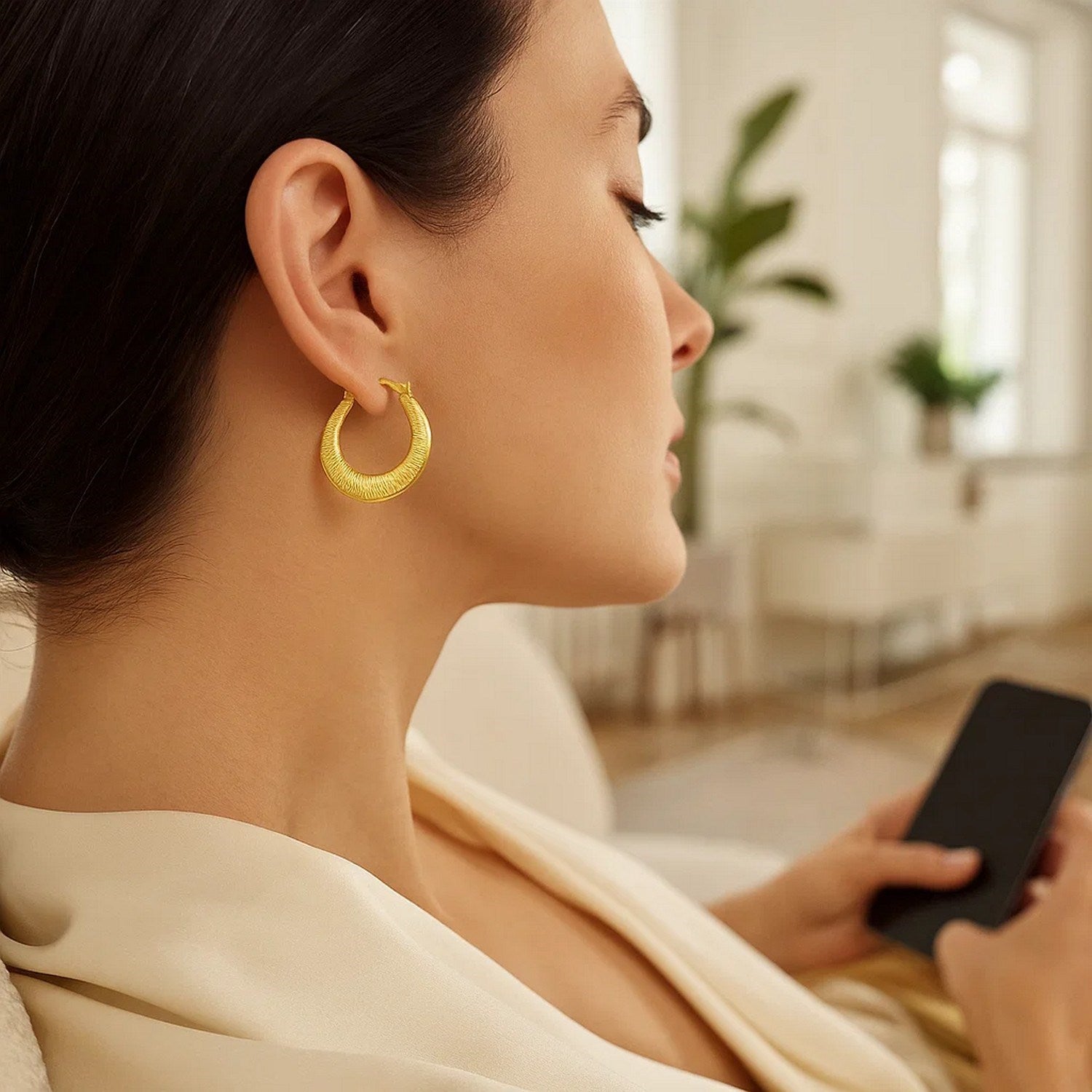 14k Yellow Gold Graduated Round Textured Hoop Earrings
