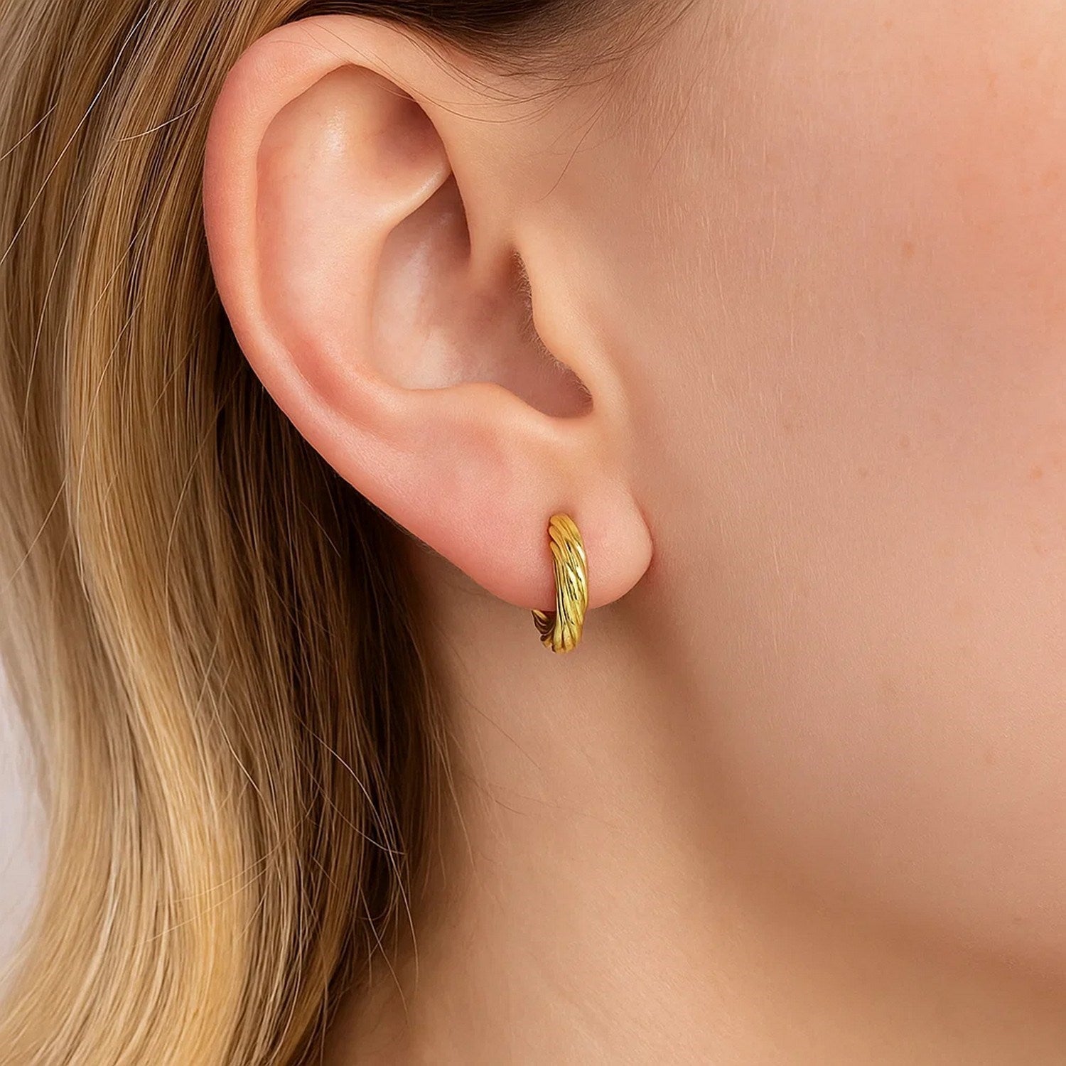 14k Yellow Gold Petite Twisted Round Hoop Earrings(3x10mm)