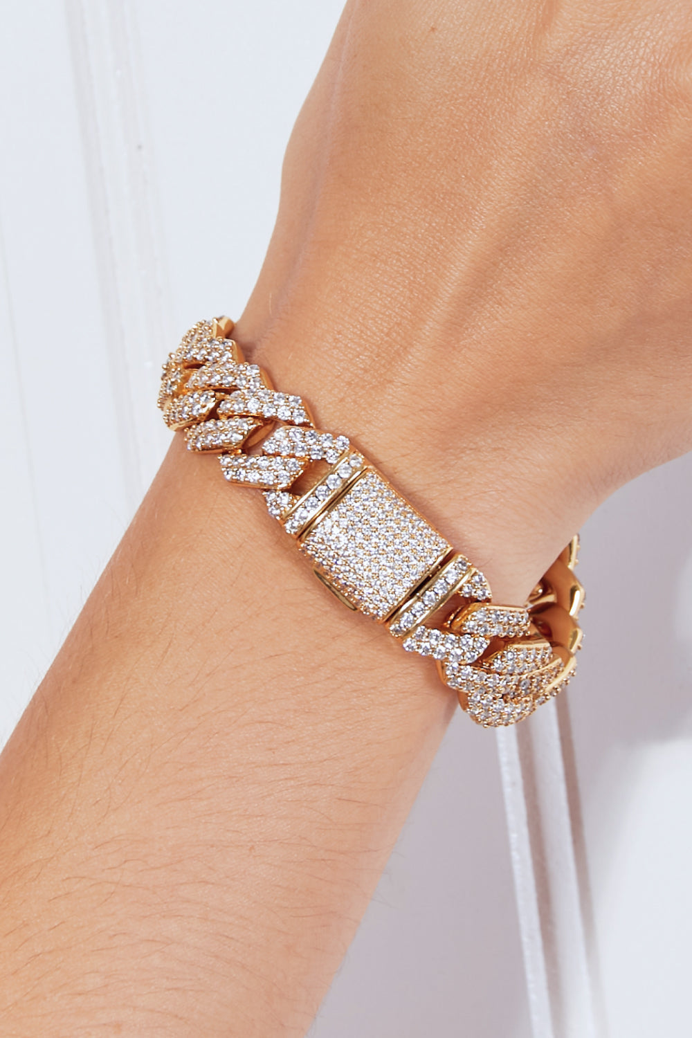 Alloy Inlaid Zircon Bracelet in Gold