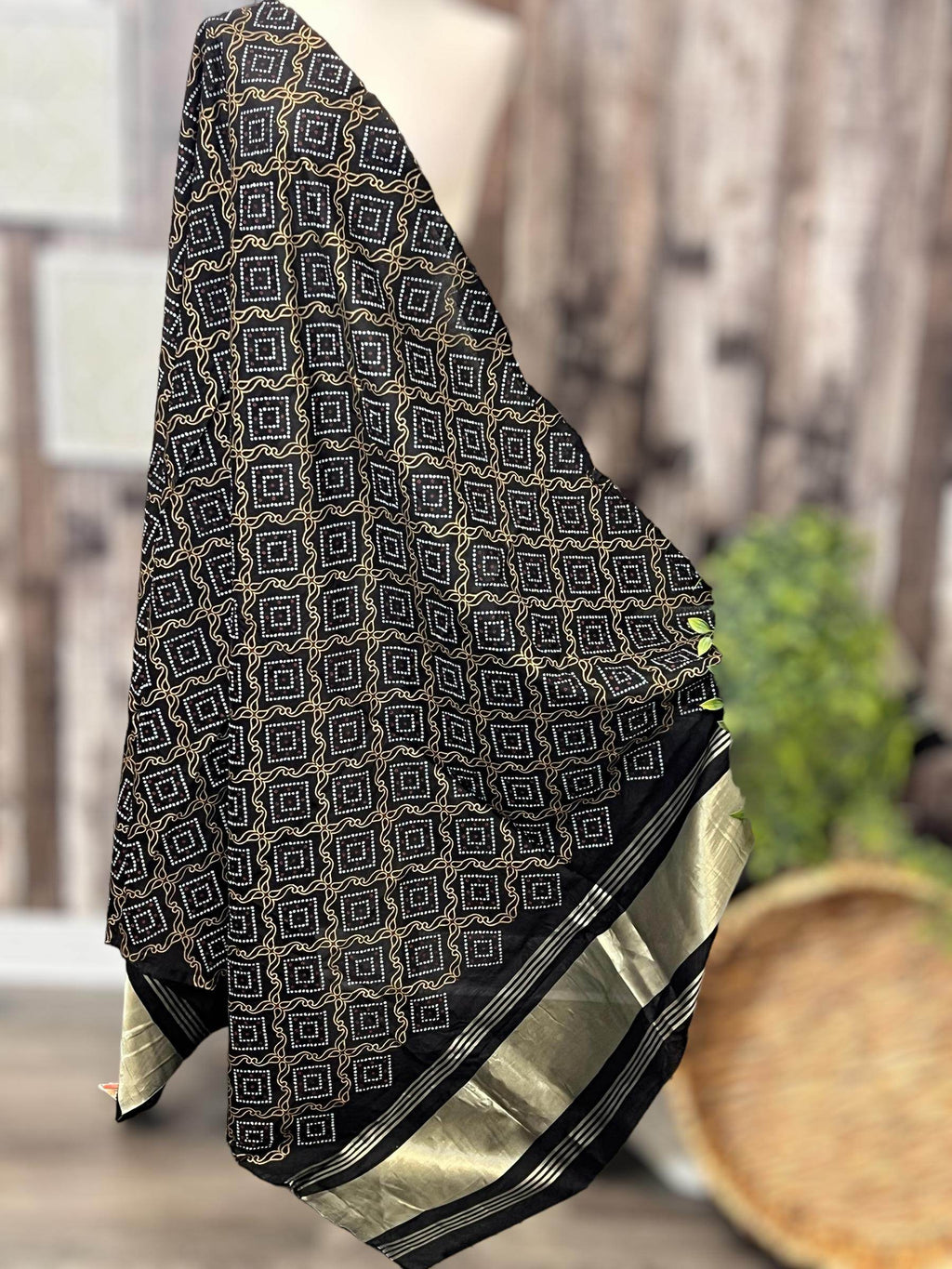 Bandhani print dupatta